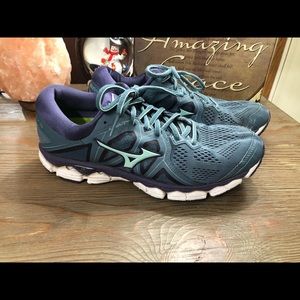 Mizuno Wave Sky 2 women’s shoes